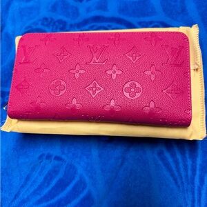 Like New zip around wallet